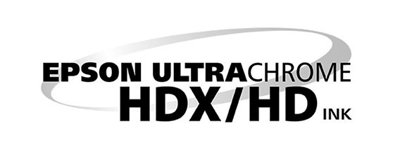 Logo von Epson für UltraChrome HDX/HD Tinte, schwarz auf weißem Hintergrund, mit geschwungener Linie.
